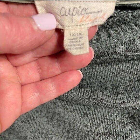 Cupio Heathered Knit Sweatshirt with Front Pockets - Picture 2 of 4